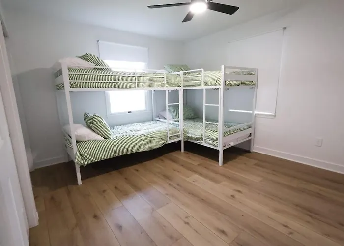 Holiday home Walk To Harborside Sleeps 16 Boat Trailer Parking *