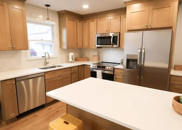 Walk To Harborside Sleeps 16 Boat Trailer Parking Holiday home