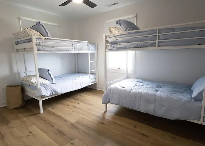 Walk To Harborside Sleeps 16 Boat Trailer Parking *